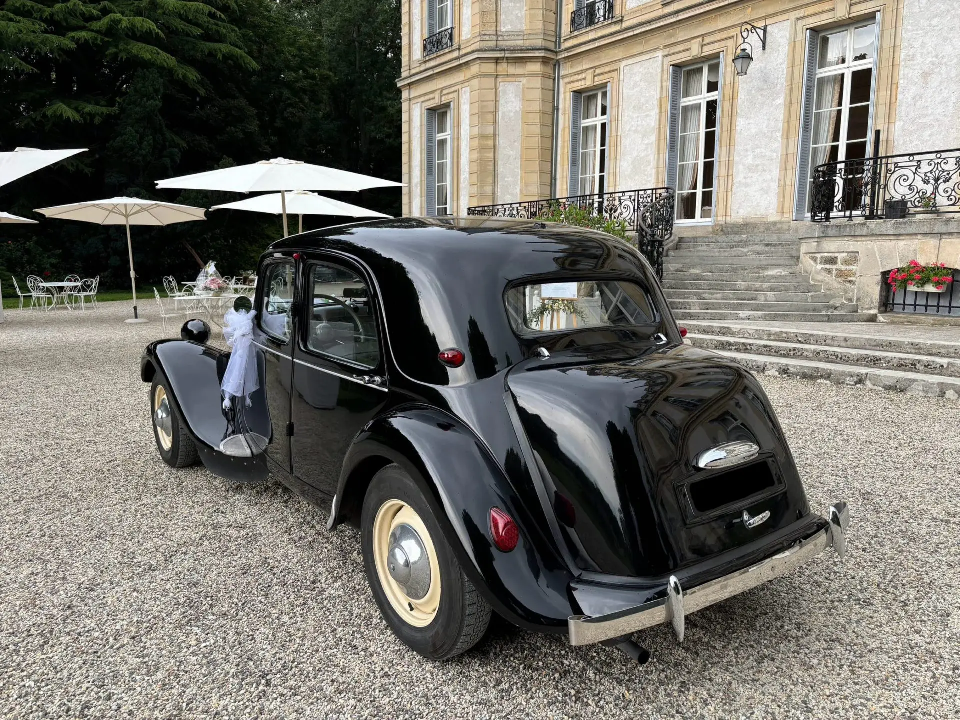 Voiture classique avant rétro détails chrome - Location vintage mariage thème années 50